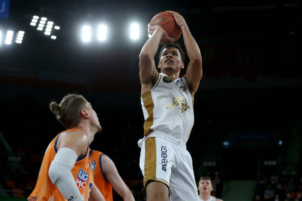 赛中贡献了 赛中贡献了